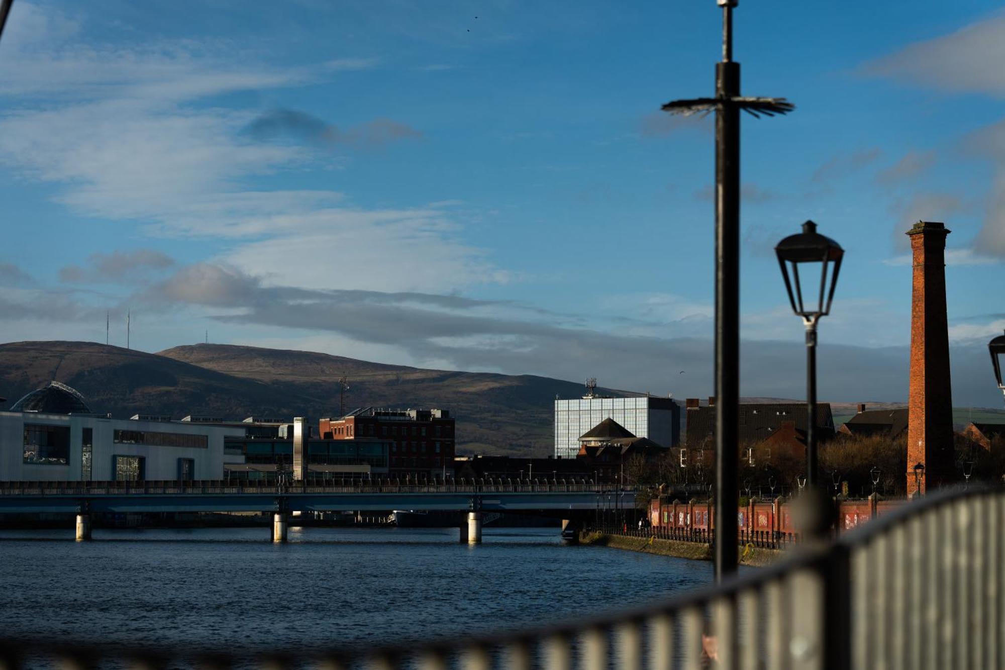 River Side Apartment, City Centre - Beautiful View And Free Parking! Belfast Bagian luar foto